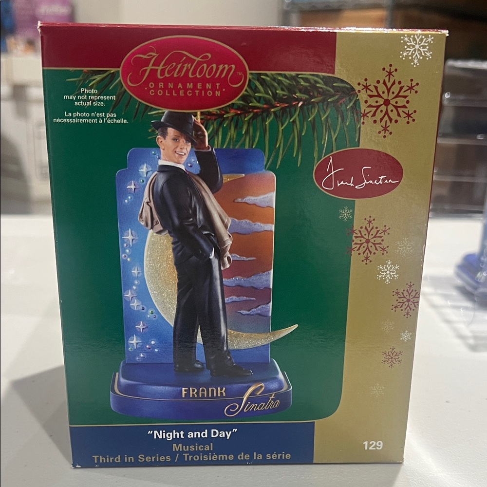 Heirloom Ornament Collection 'Night and Day' Musical